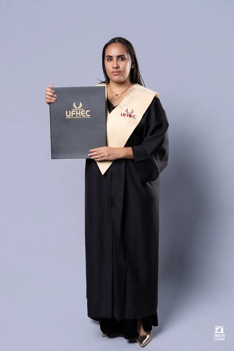 Graduado con toga